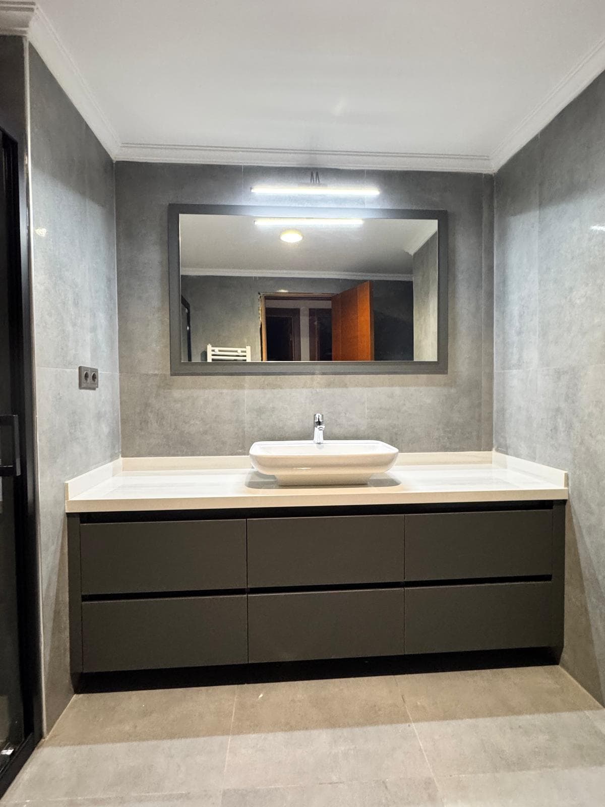 Banyo — Lavabo & ayna dolabı
